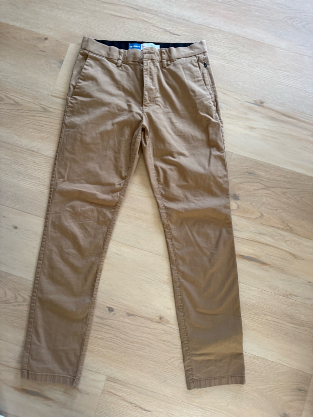 Old Navy Men's Chino Pants in Tan